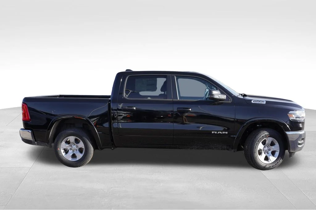 New 2026 Diamond Black Crystal Pearl-Coat Exterior Paint RAM Big Horn image 3
