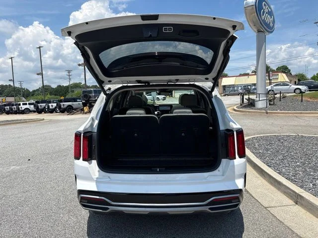 Used 2022 White Kia SX image 31