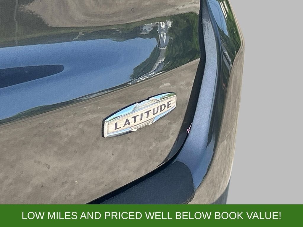 Used 2018 Gray Jeep Latitude image 13