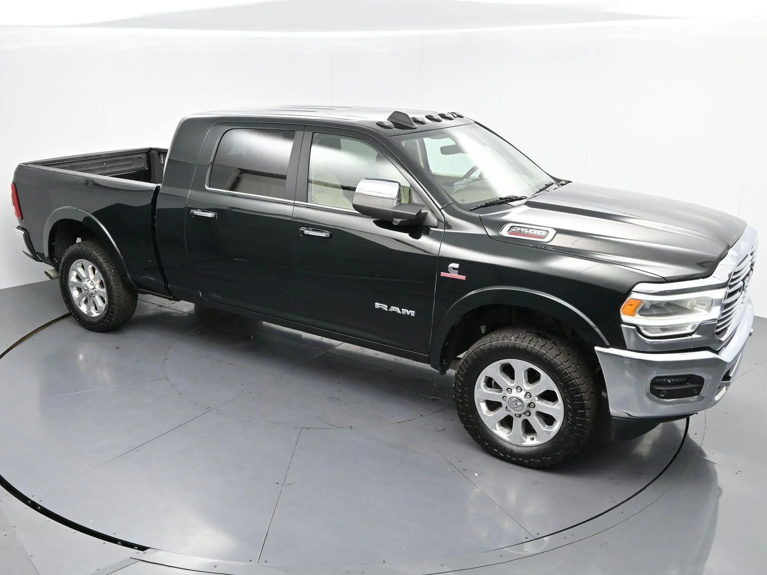 Used 2019 Black Forest Green Pearlcoat Ram Laramie image 37