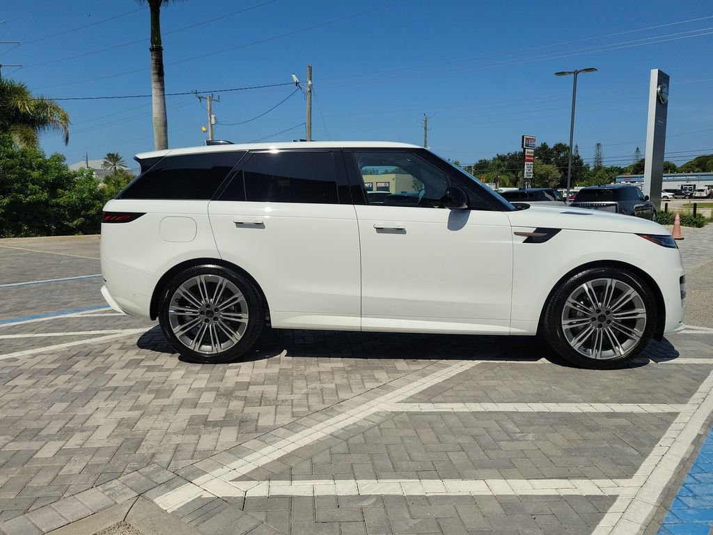 New 2026 White Land Rover Dynamic SE image 6