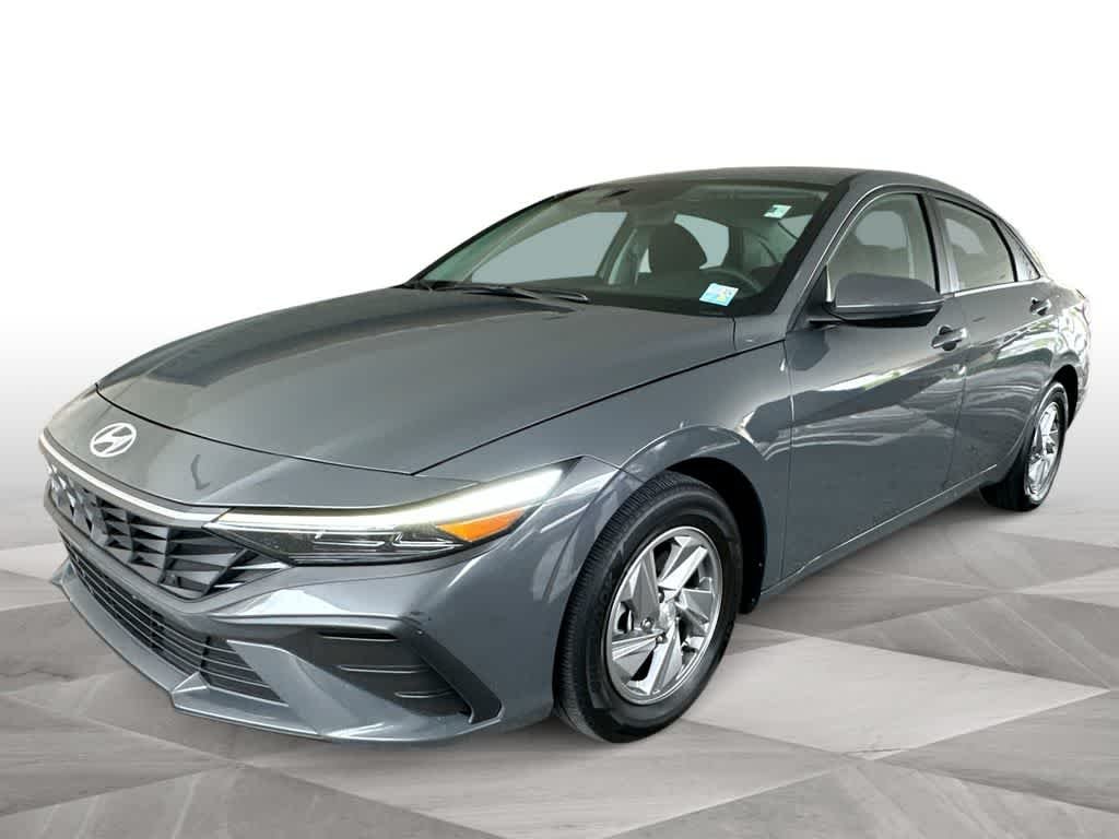 Used 2025 Ecotronic Gray Hyundai SE image 4