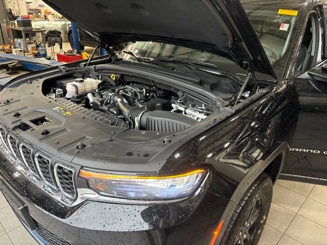 Used 2023 Black Jeep Laredo image 17