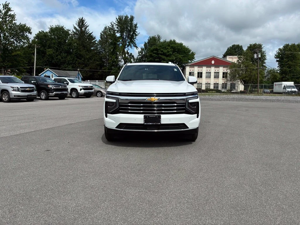 Used 2025 Summit White Chevrolet LT image 140