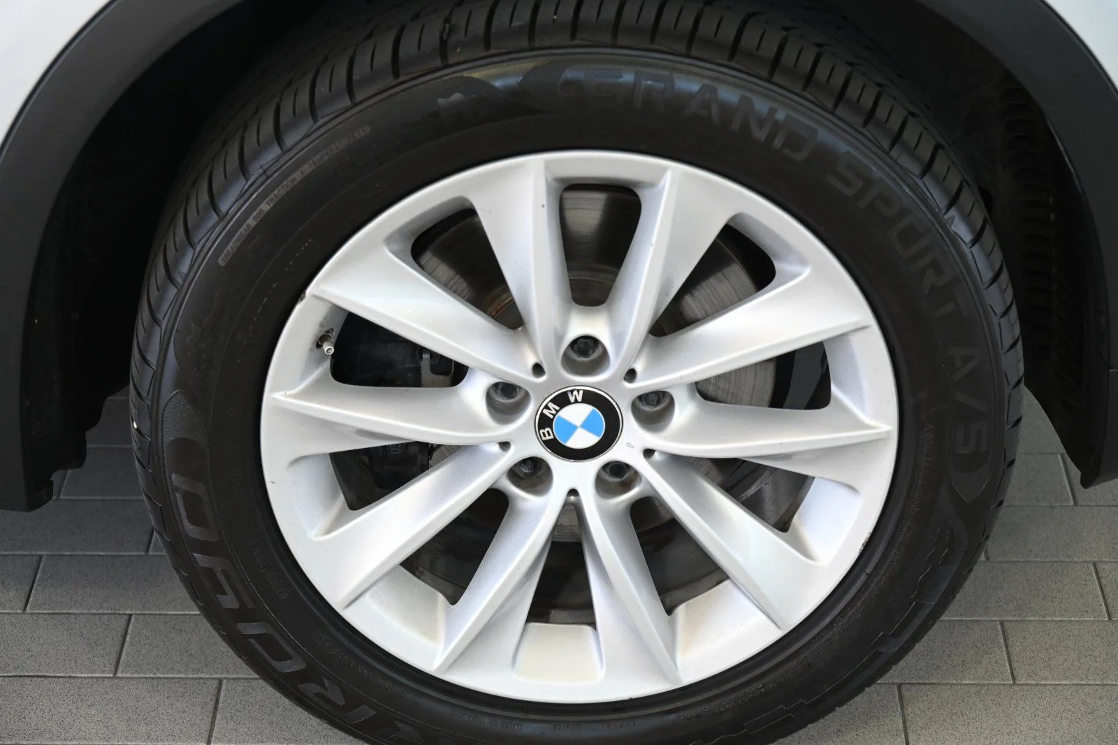 Used 2017 Glacier Silver Metallic BMW xDrive28i image 21
