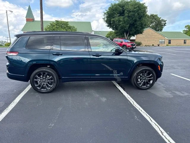 New 2026 Fathom Blue Pearl-Coat Exterior Paint Jeep Limited image 8
