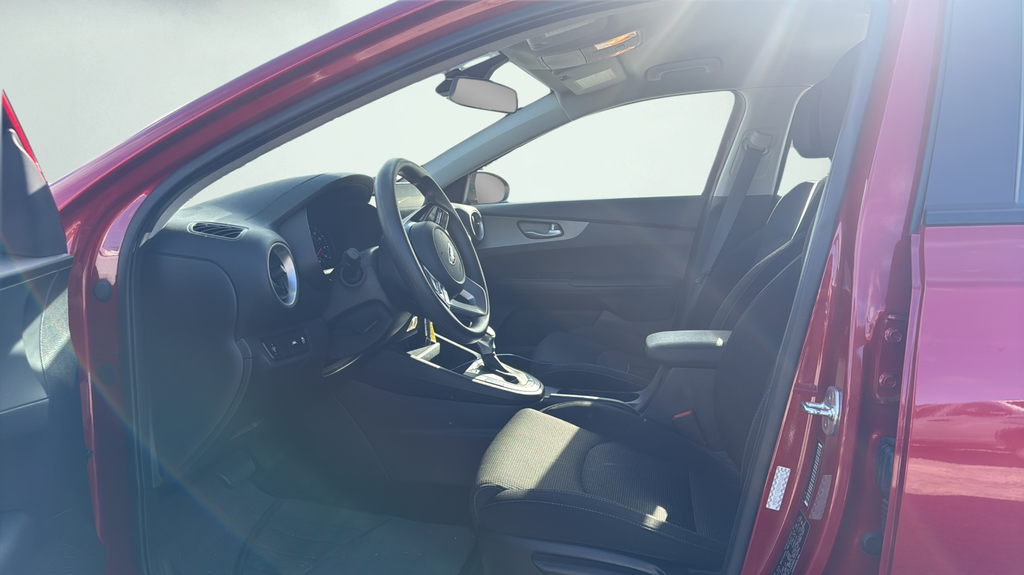 Used 2019 Red Kia LXS image 13