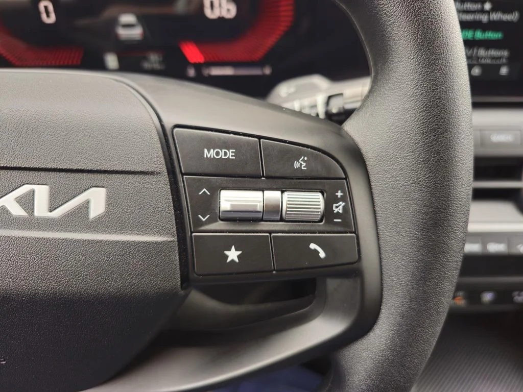 Used 2025 Red Kia LXS image 38