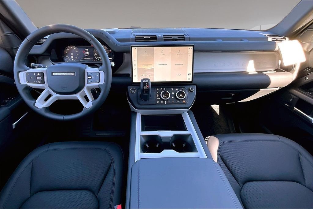 New 2026 SANTORINI BLACK Land Rover S image 5