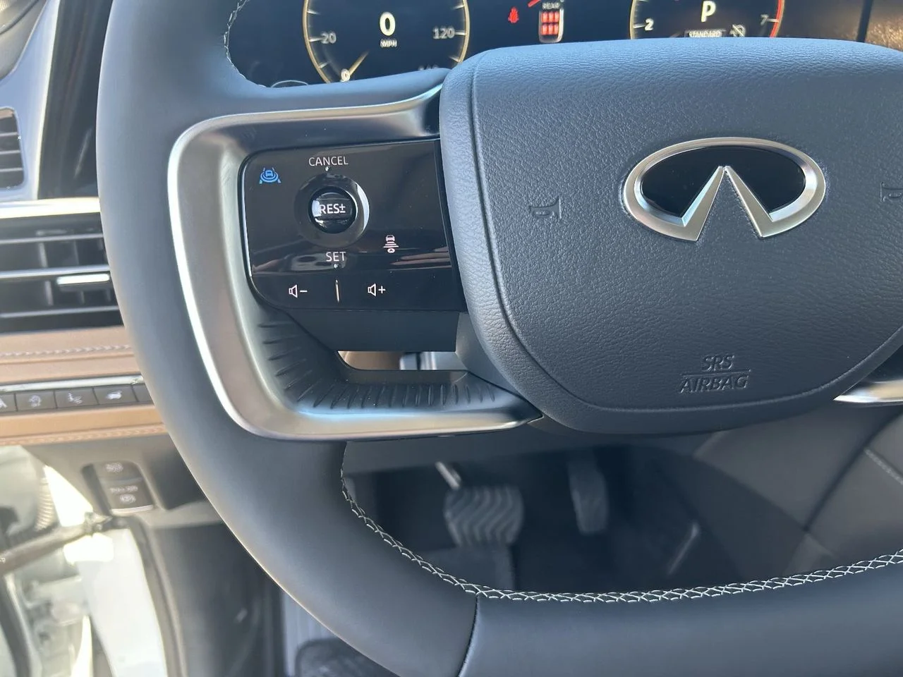 New 2027 Radiant White INFINITI LUXE image 26