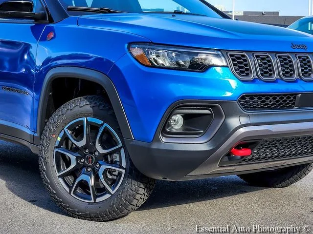 New 2026 Hydro Blue Pearl-Coat Exterior Paint Jeep Trailhawk image 3