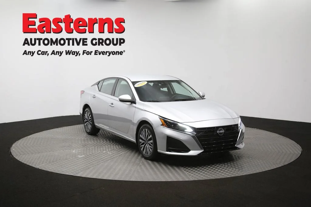 Used 2023 Silver Nissan 2.5 SV image 49