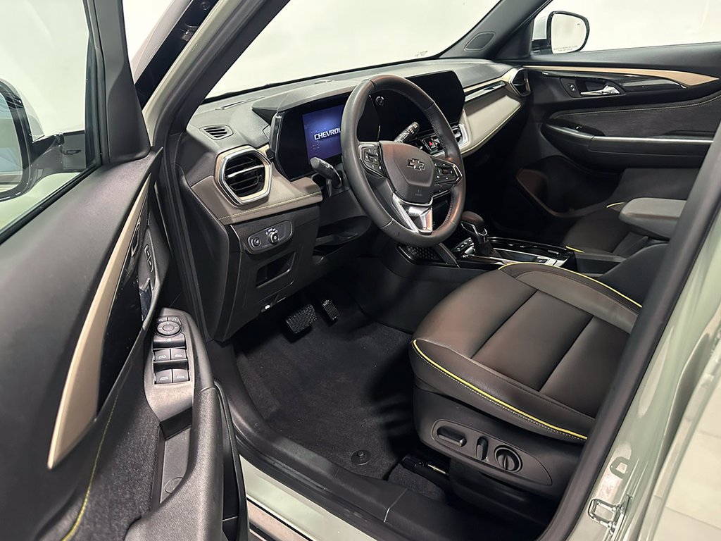 Used 2025 Green Chevrolet ACTIV image 20