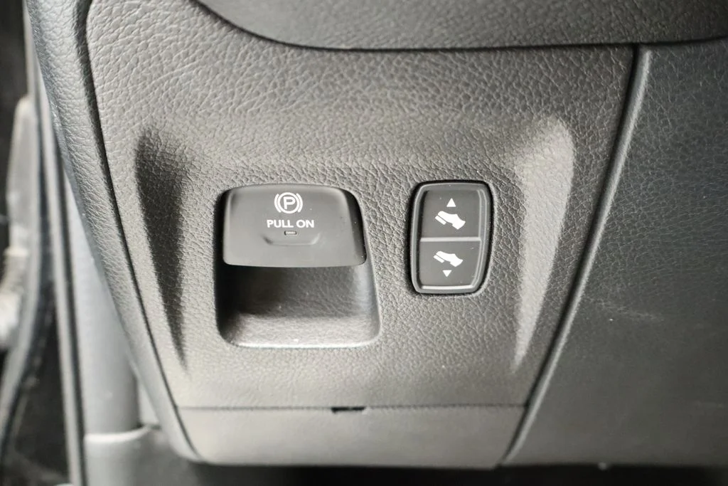 Used 2022 Black Ram Laramie image 37