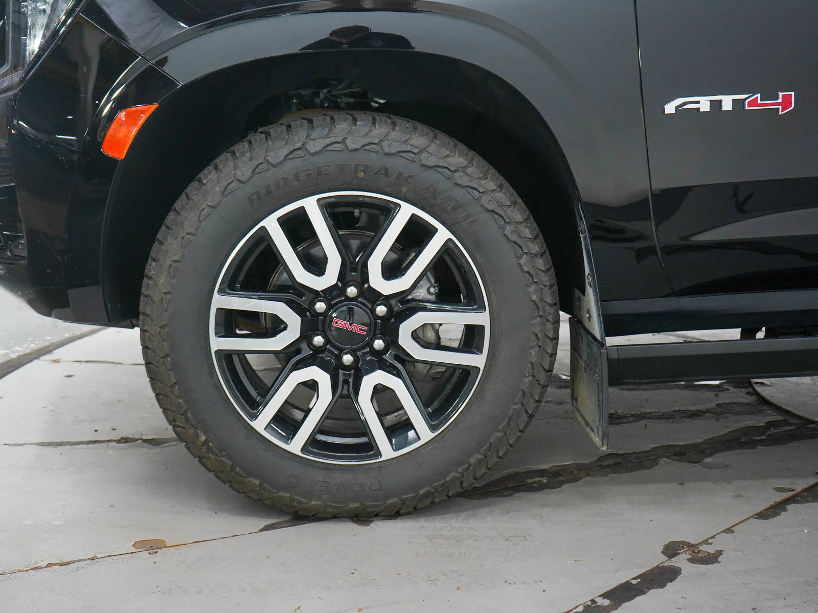 Used 2022 Onyx Black GMC AT4 image 33