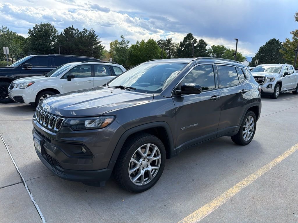 Used 2023 Gray Jeep Latitude Lux image 1