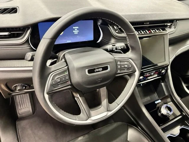 Used 2025 Red Jeep Altitude X image 16