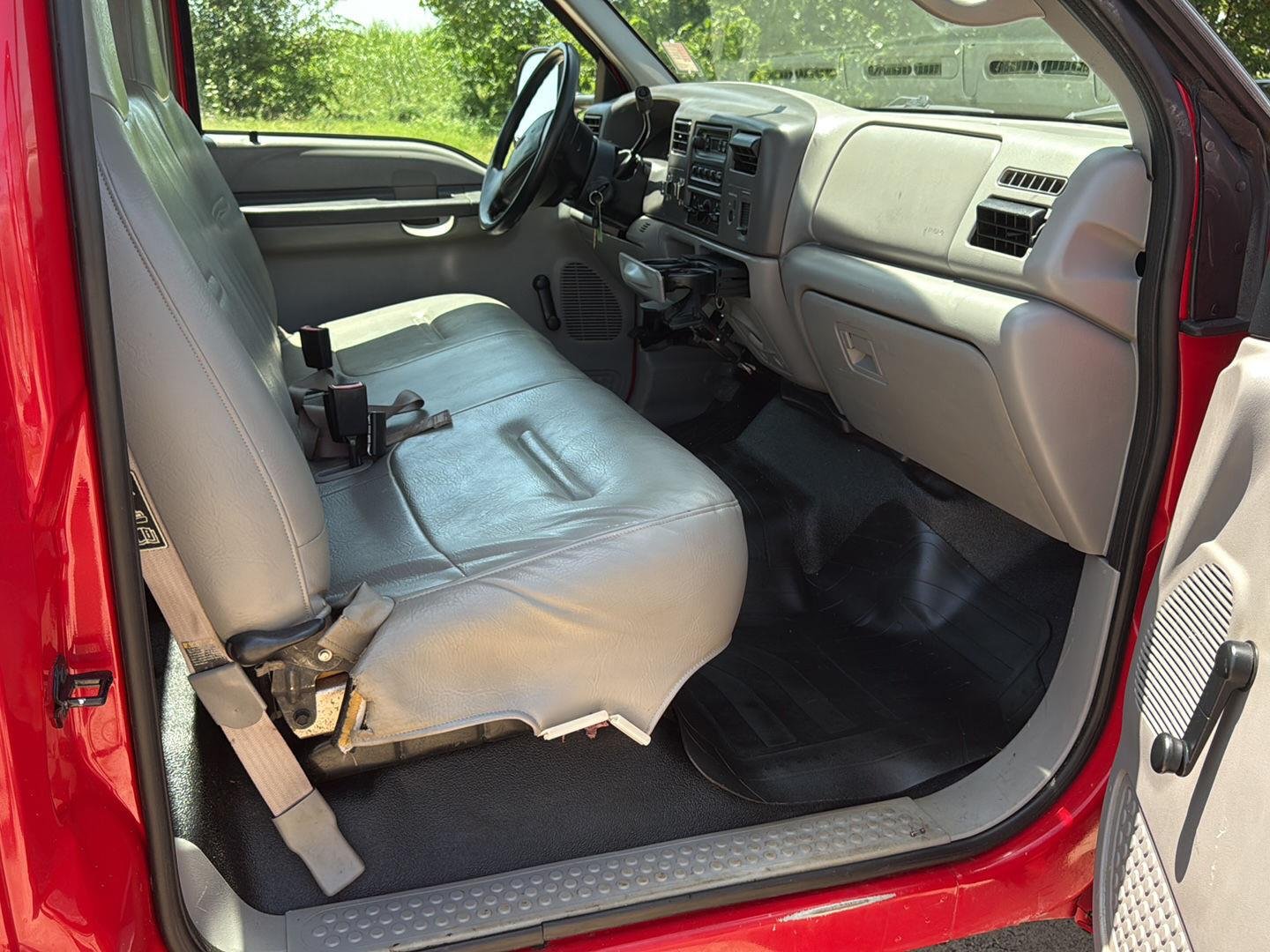Used 2001 red Ford XL image 23