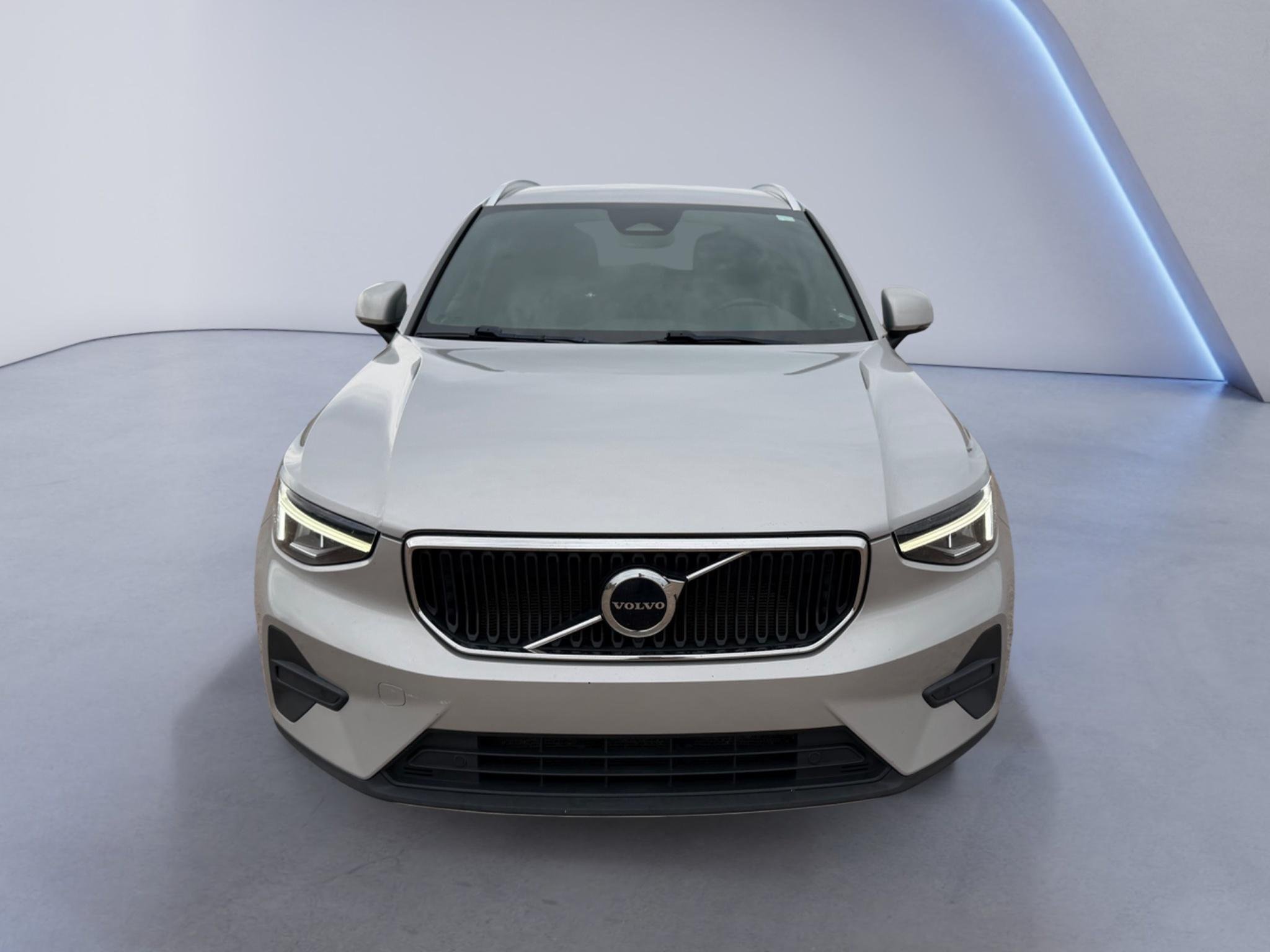 Used 2023 Thunder Grey Metallic Volvo Core image 3