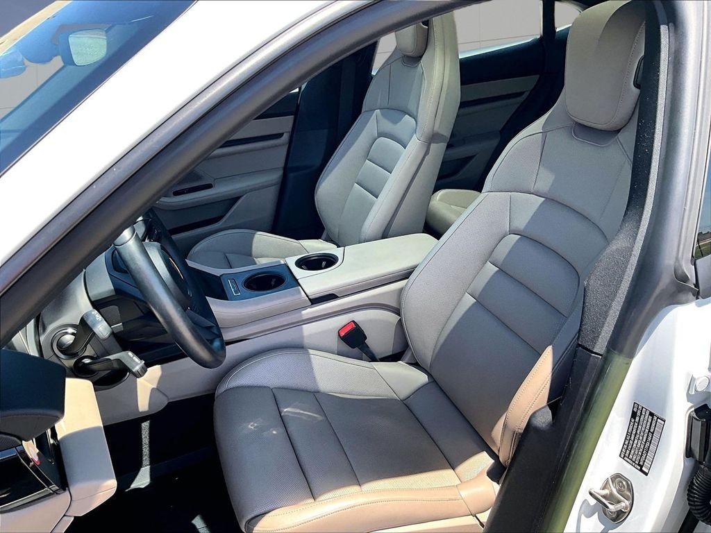 Used 2023 White Porsche  image 5