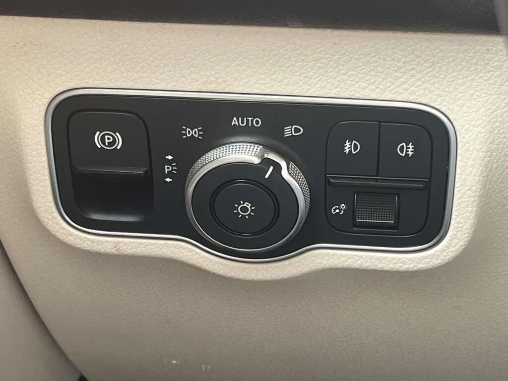 Certified Used 2023 Polar White Mercedes-Benz GLB 250 image 32