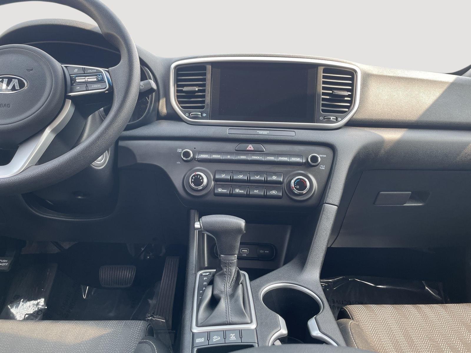 Used 2022 Snow White Pearl Kia LX image 22