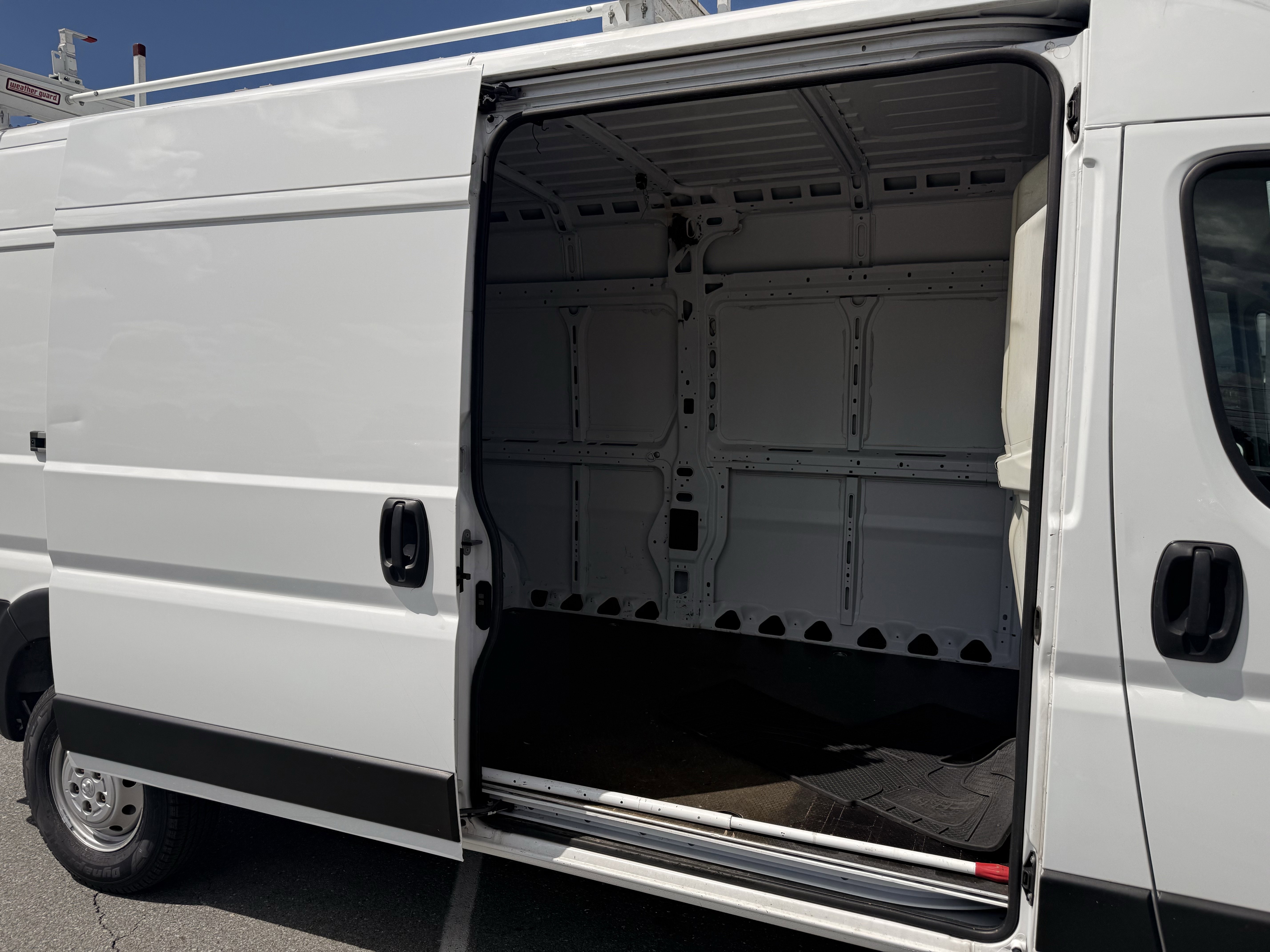 Used 2022 White Ram High Roof image 33