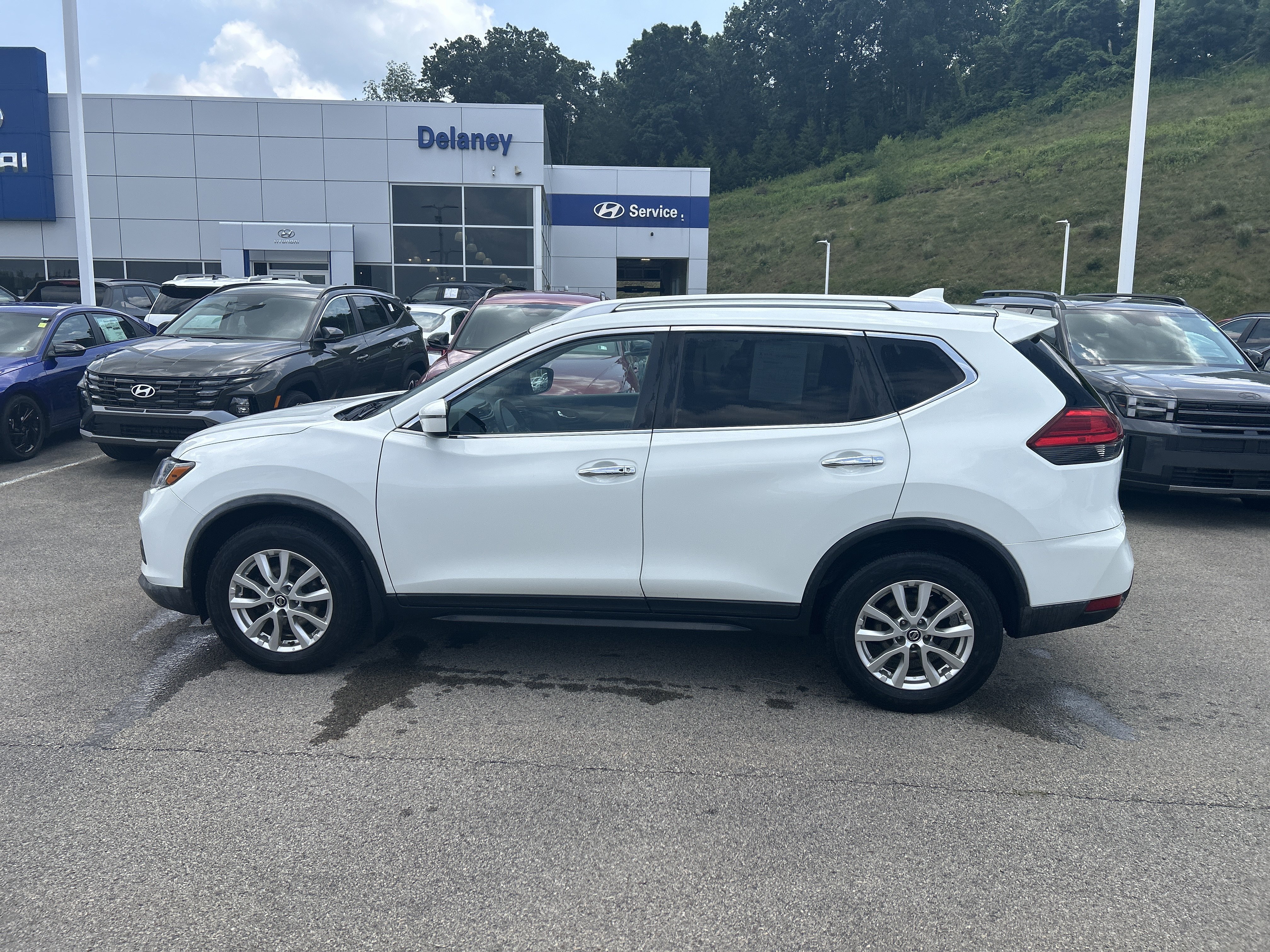 Used 2017 Glacier White Nissan SV image 6