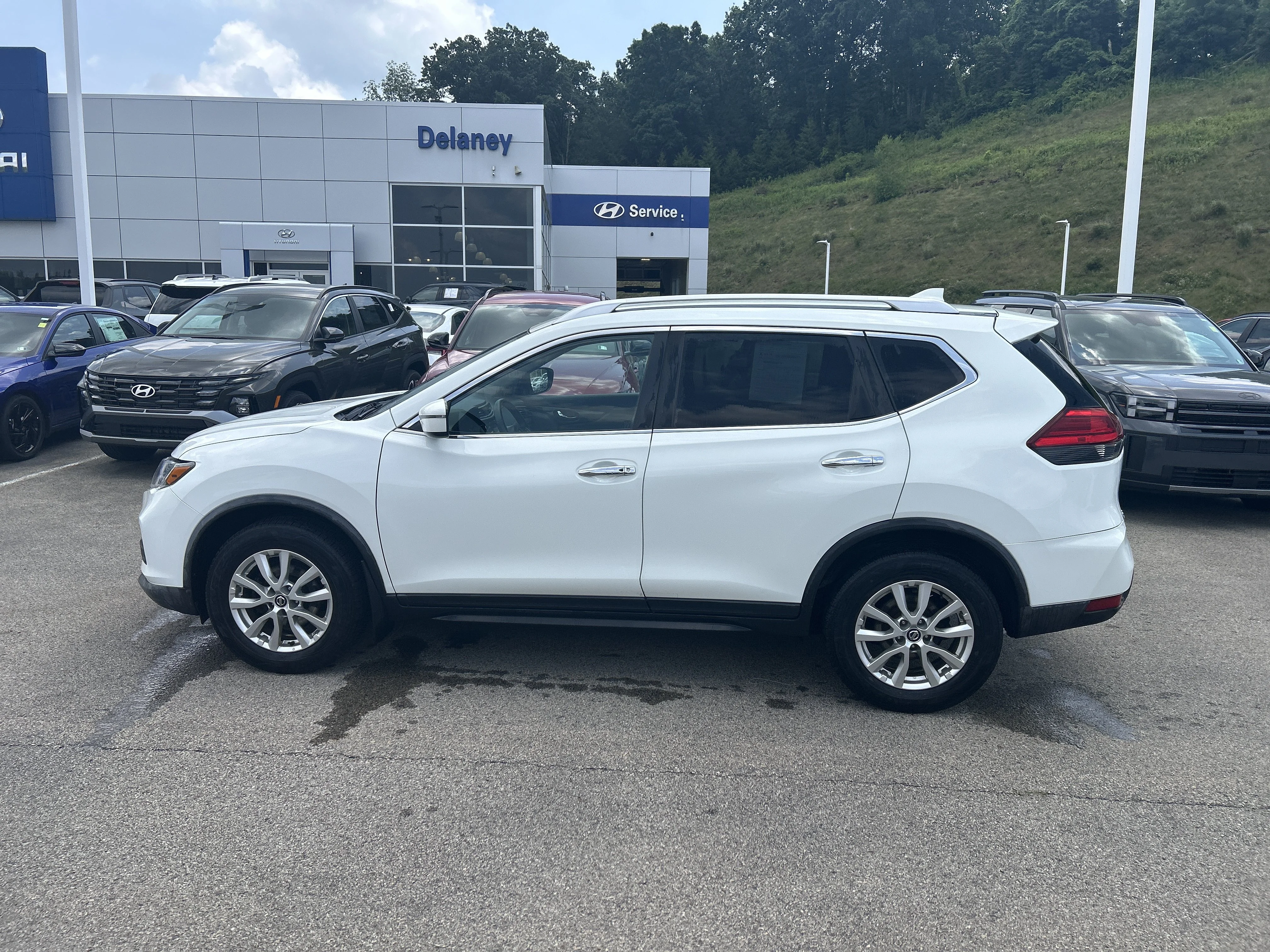 Used 2017 Glacier White Nissan SV image 6