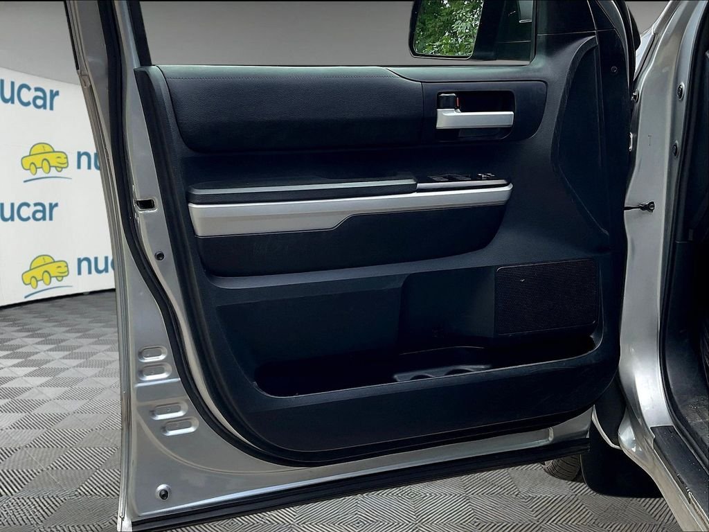 Used 2018 Silver Toyota SR5 image 9