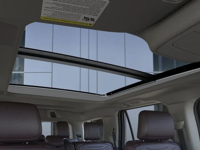 New 2025 Star White Metallic Tri-Coat Ford Platinum® image 22
