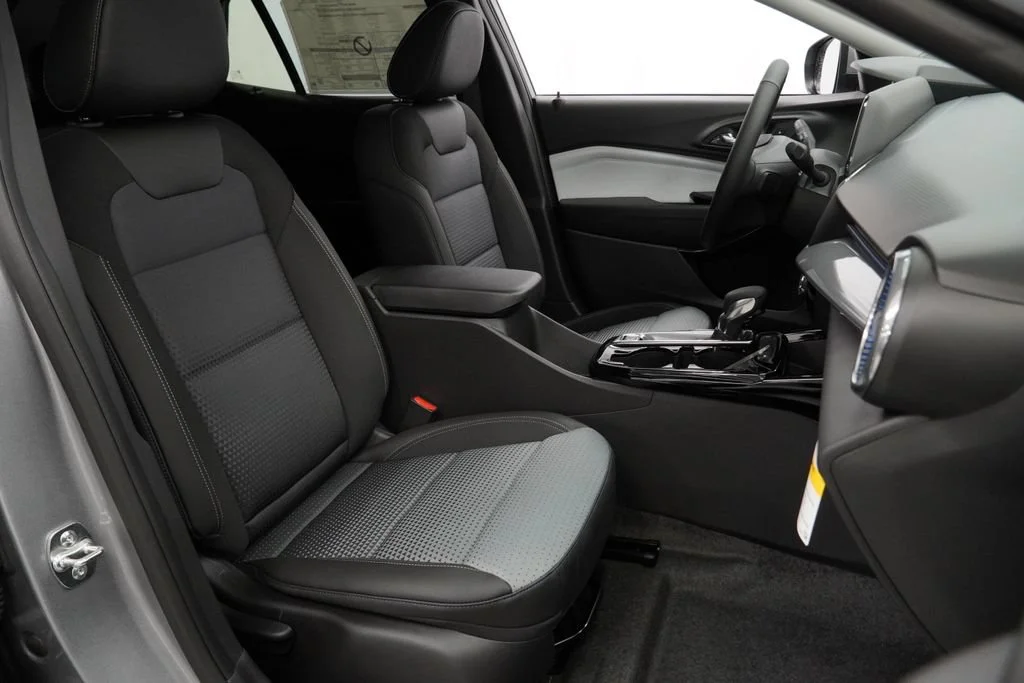 New 2026 Sterling Gray Metallic Chevrolet LT image 27