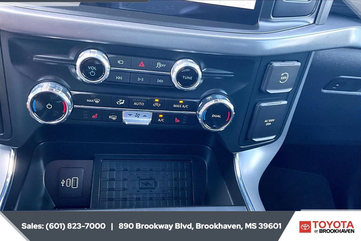 Used 2025 Agate Black Ford XLT image 23