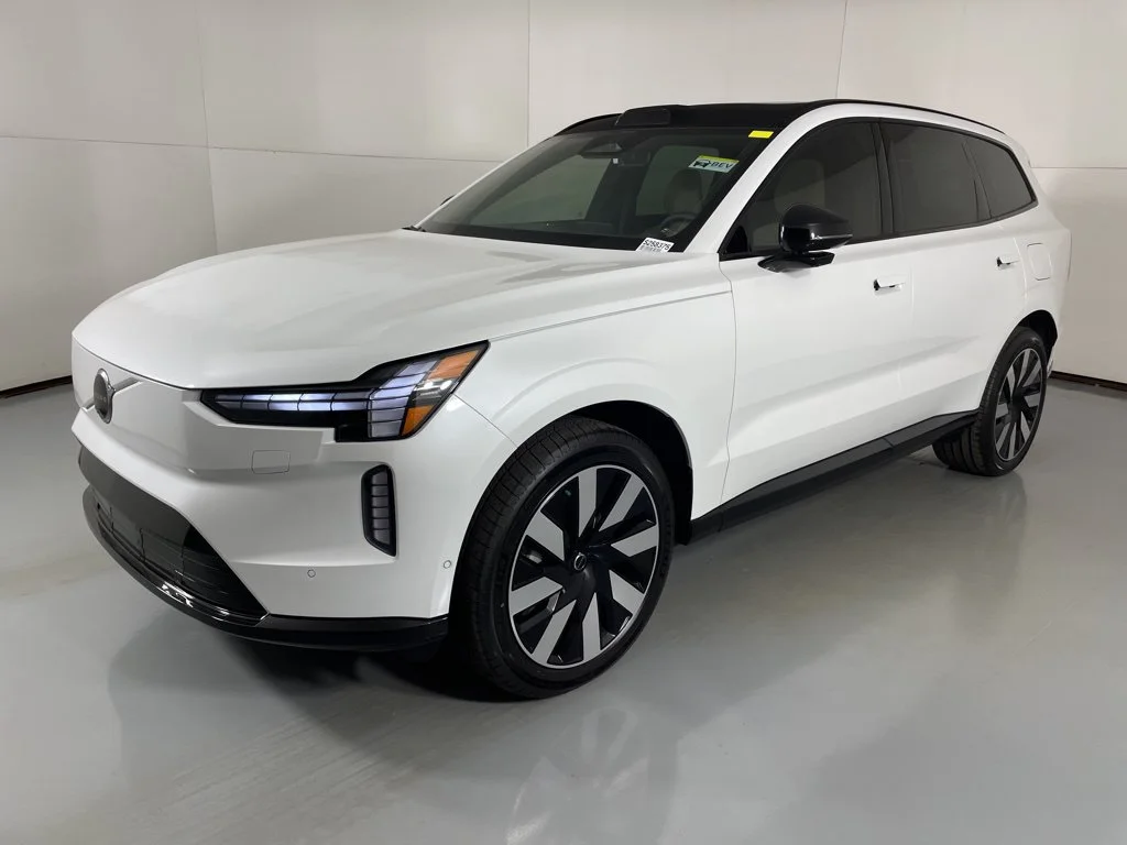 Used 2025 White Volvo Twin Motor Performance Plus image 4