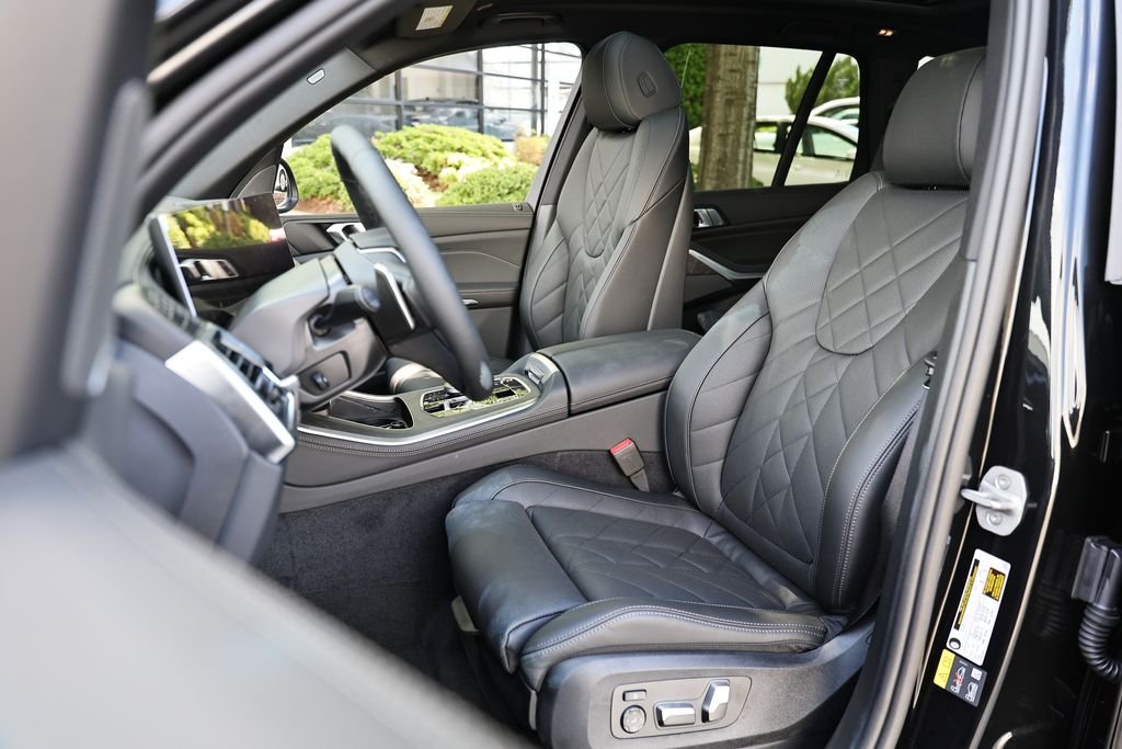 New 2026 Black Sapphire Metallic BMW xDrive50e image 20