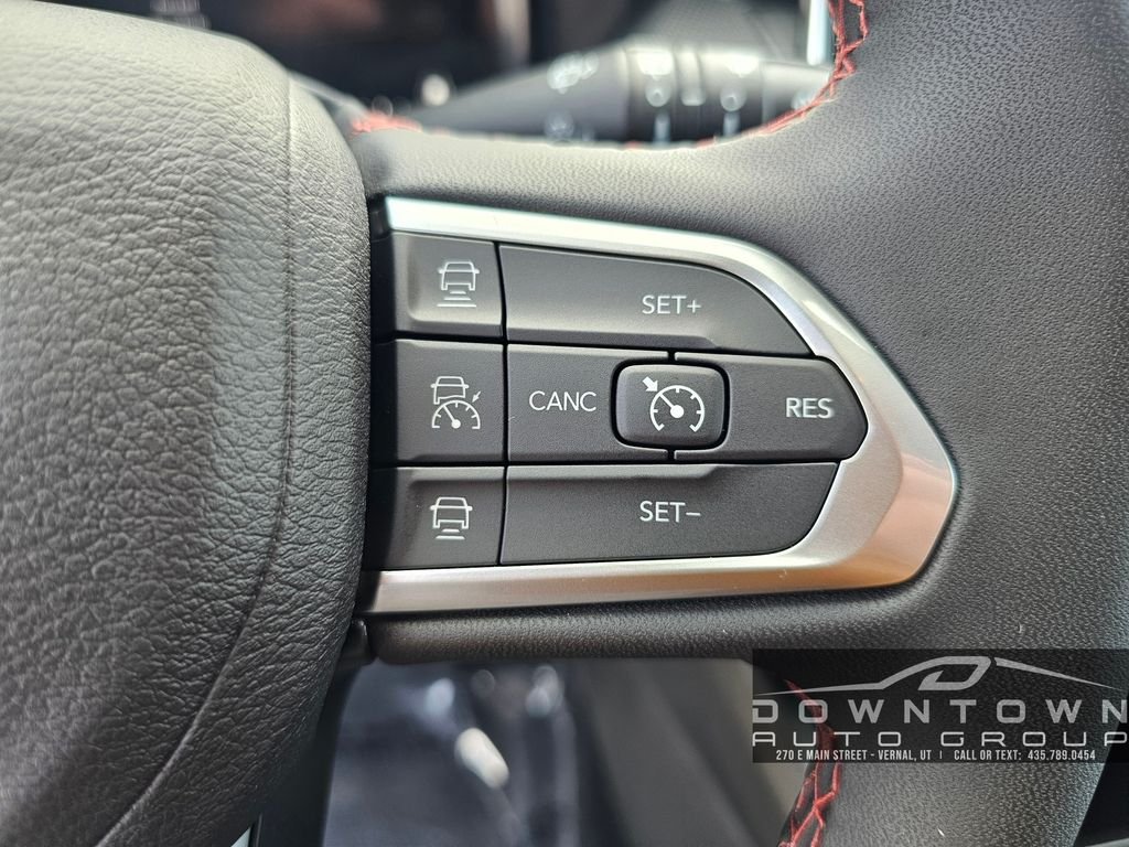 New 2026 Bright White Clear-Coat Exterior Paint Jeep Trailhawk image 18