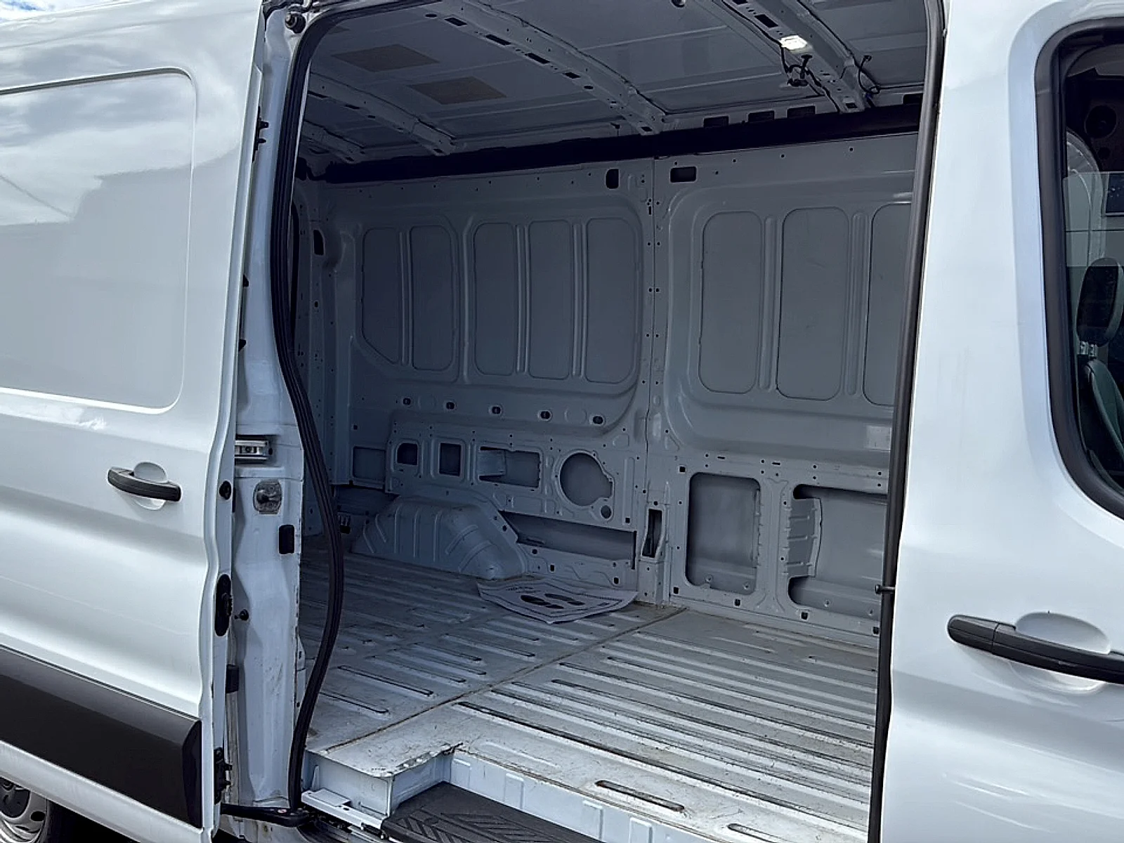 Used 2023 Oxford White Ford  image 5