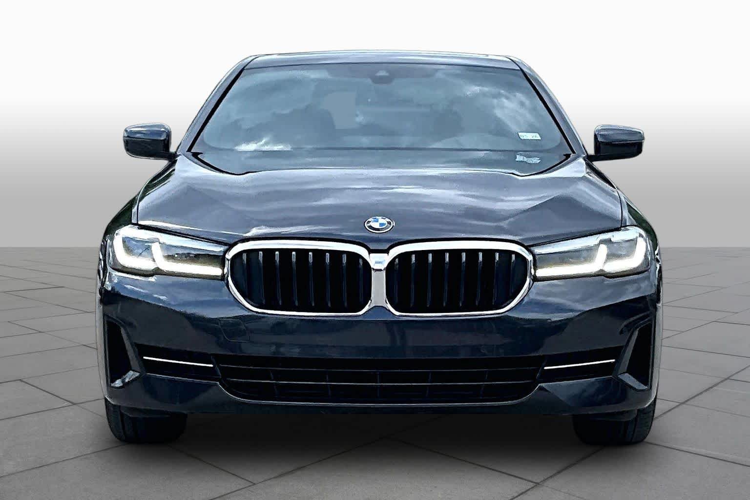 Used 2023 Dark Graphite Metallic BMW 530i image 3