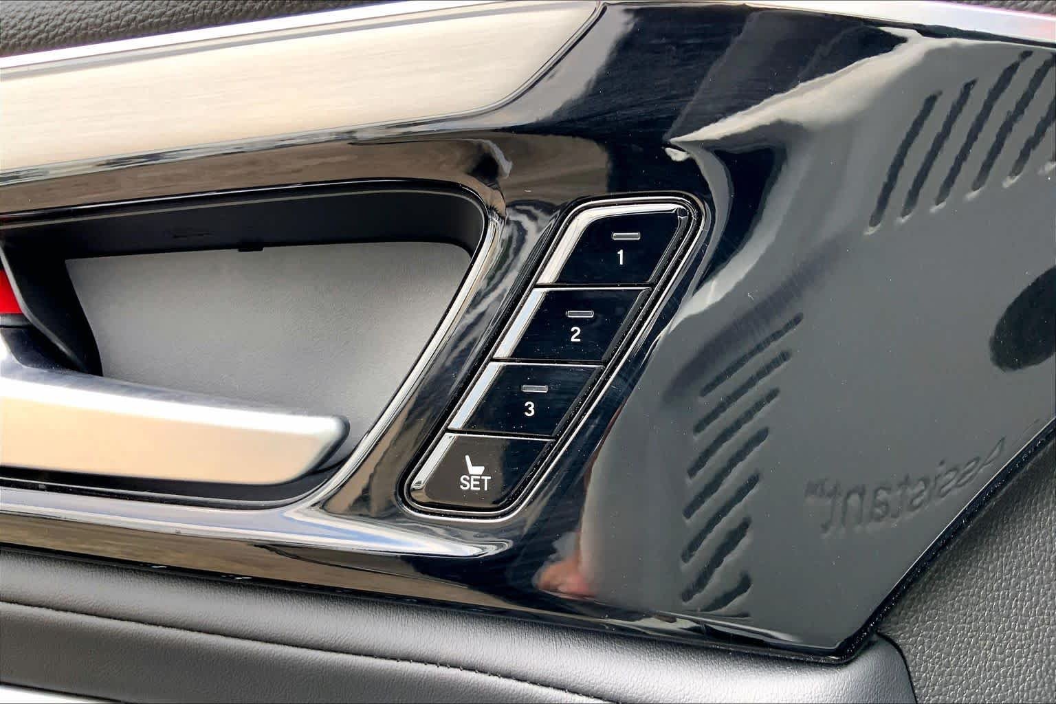 Used 2026 Liquid Carbon Metallic Acura w/Technology Package image 31
