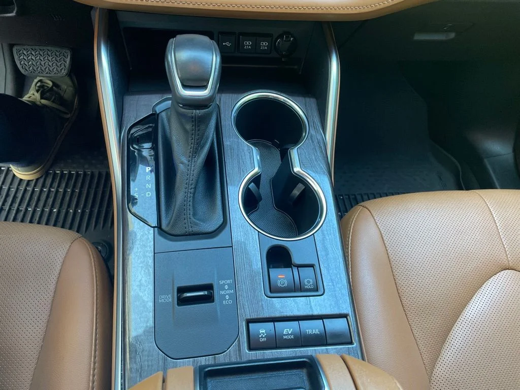 Used 2021 Blue Toyota Platinum image 9