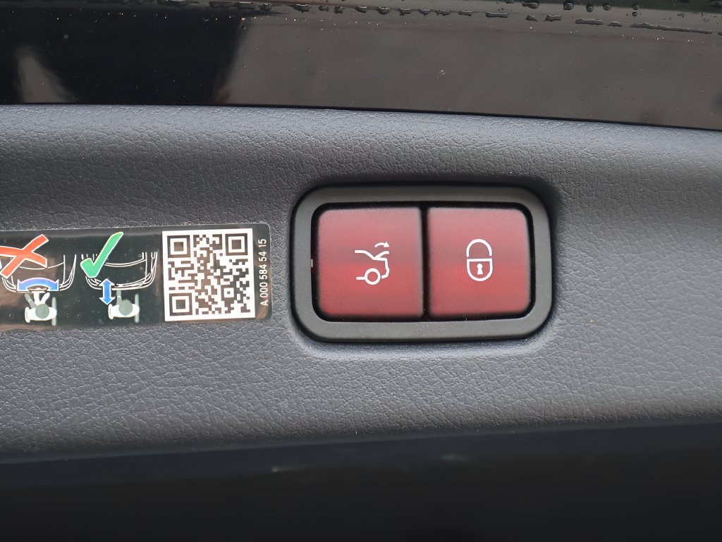 Used 2024 Black Mercedes-Benz C 300 image 18