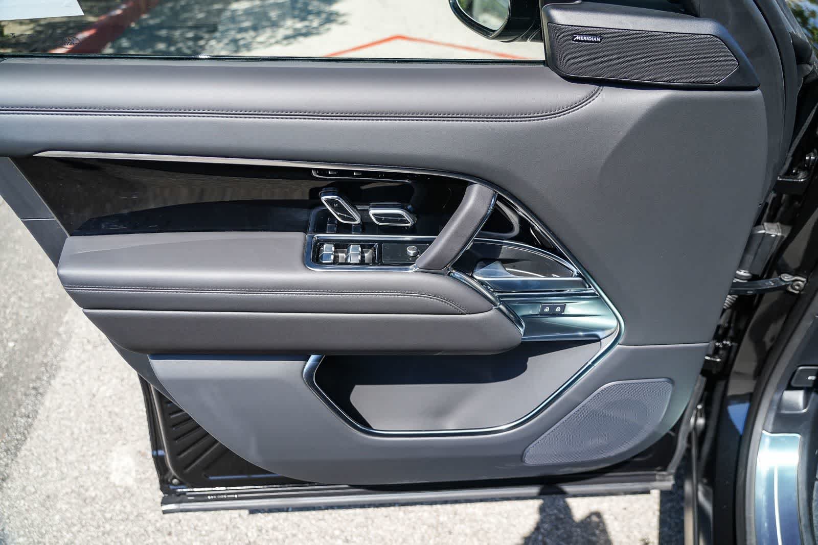 New 2026 Santorini Black Land Rover SE image 20