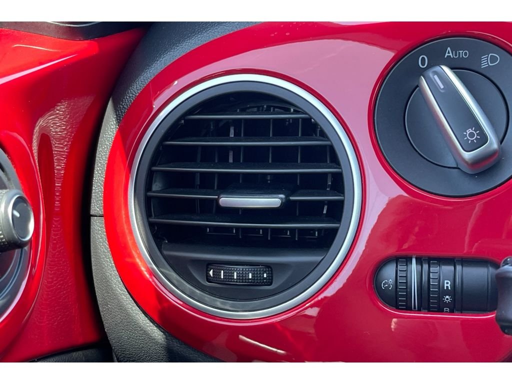 Used 2017 Tornado Red Volkswagen 1.8T SE image 28