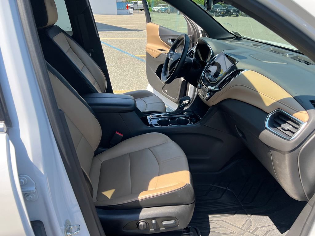 Certified Used 2024 Iridescent Pearl Tricoat Chevrolet Premier image 22