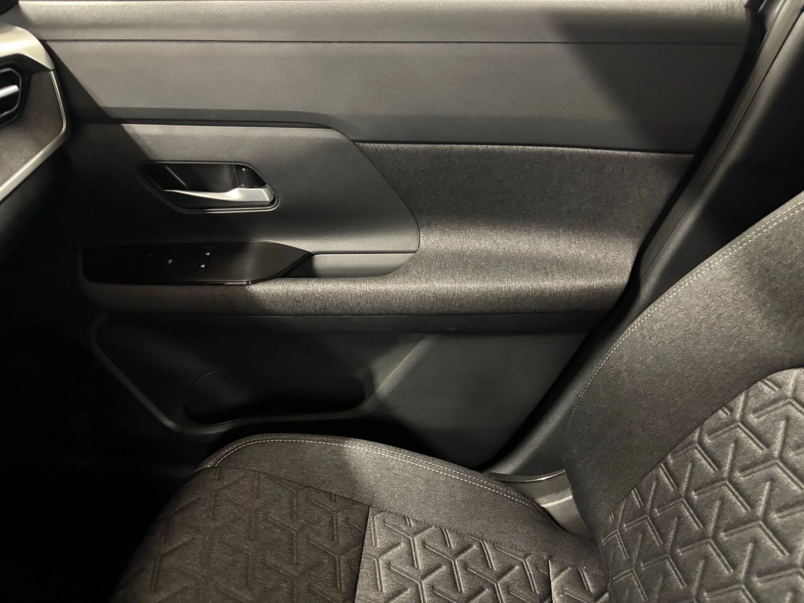 Used 2025 Gray Nissan SV image 14