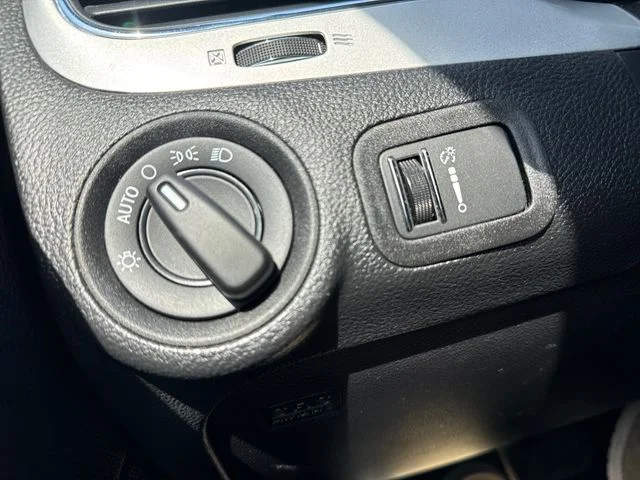 Used 2020 Vice White Dodge SE image 19
