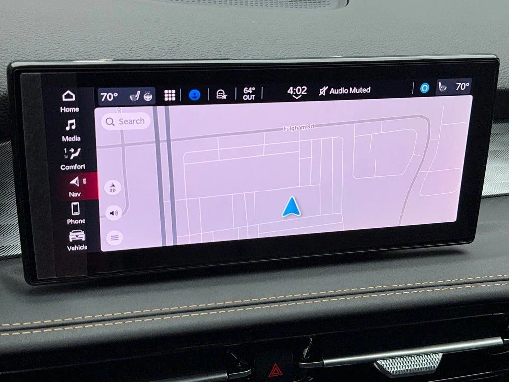New 2025 Silver Alfa Romeo Base image 22