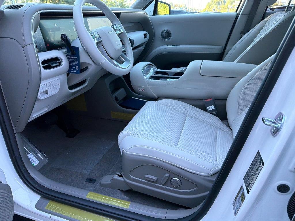 New 2027 White Hyundai SEL FWD image 9