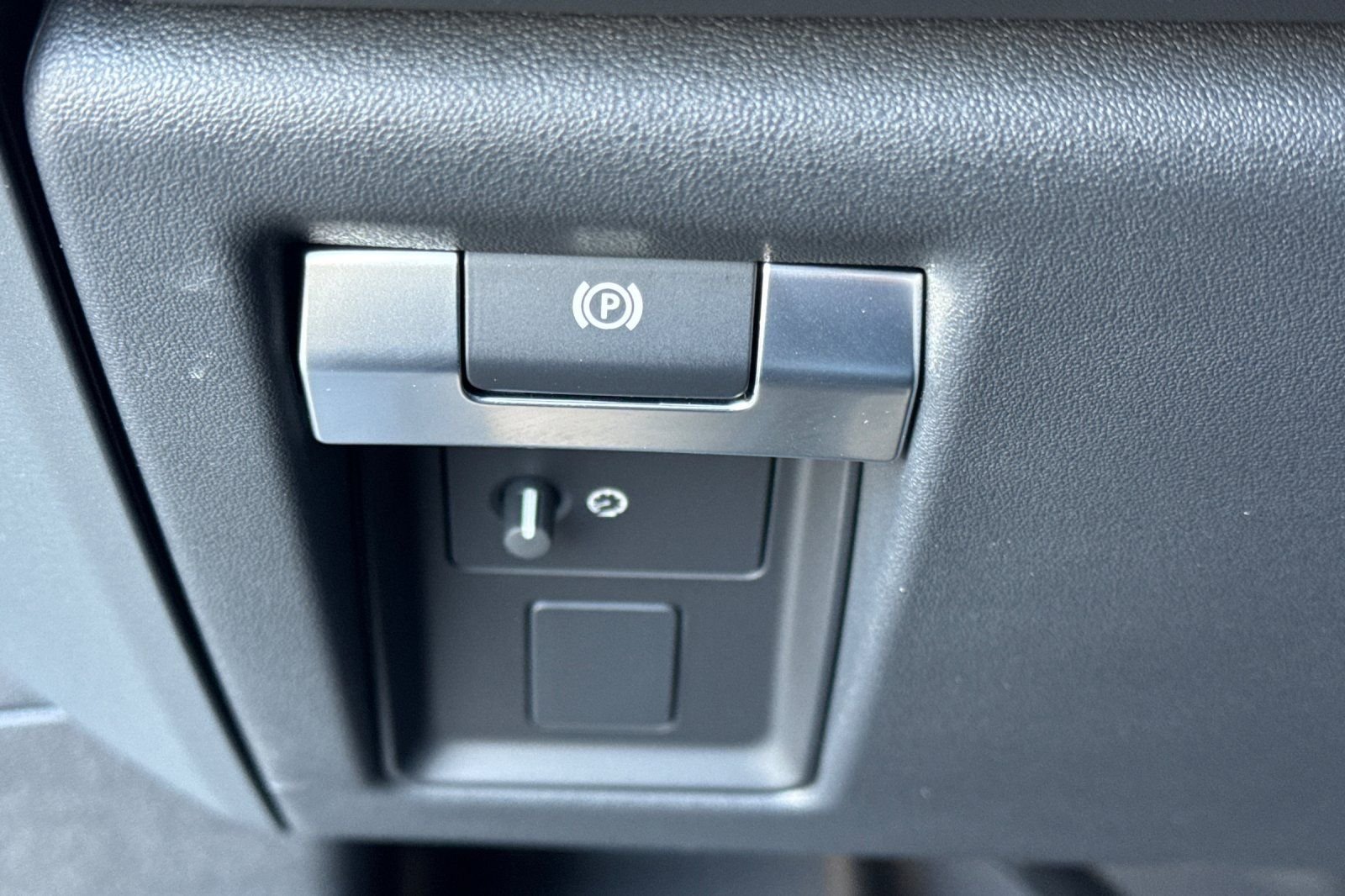 New 2026 Gondwana Stone Land Rover X-Dynamic SE image 32