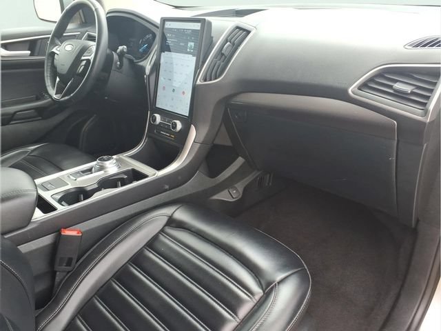 Used 2024  Ford SEL image 18